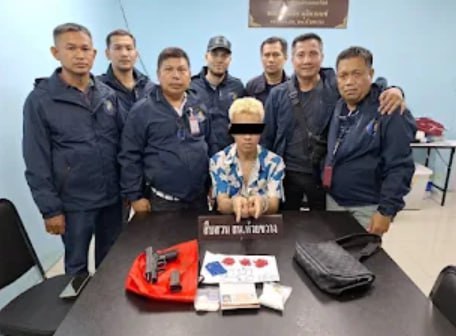 一名中国人在曼谷辉煌区因非法持枪和毒品被捕！-博彩交流-博彩策略-博彩信誉网